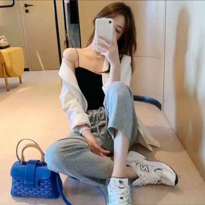 坐拥怜悯 海报